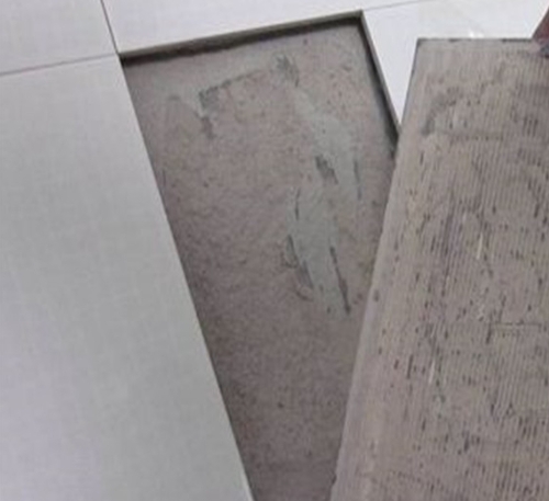 丰镇瓷砖空鼓维修公司分享瓷砖铺贴时如果打浆（即涂抹在瓷砖背面和基层上的砂浆或瓷砖胶）过少，会带来以下问题